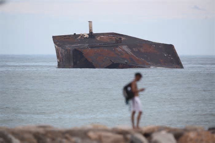 Há 40 anos, o navio Mara Hope encalhava e fazia morada na costa de Fortaleza