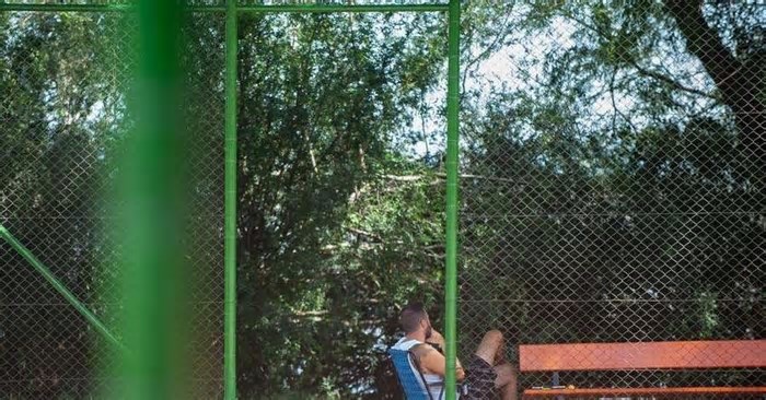 Parques e praças viram refúgio para fugir do forte calor em Porto Alegre