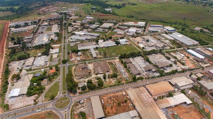 Vilela e Pedro Sales assinam autorização para licitar novo eixo viário ligando Aparecida à GO-020
