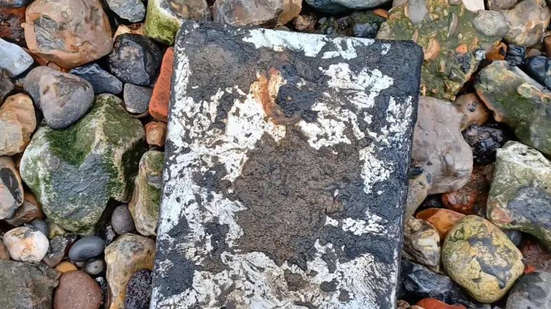 O iPad encontrado no rio Tâmisa que ajudou a desvendar série de crimes