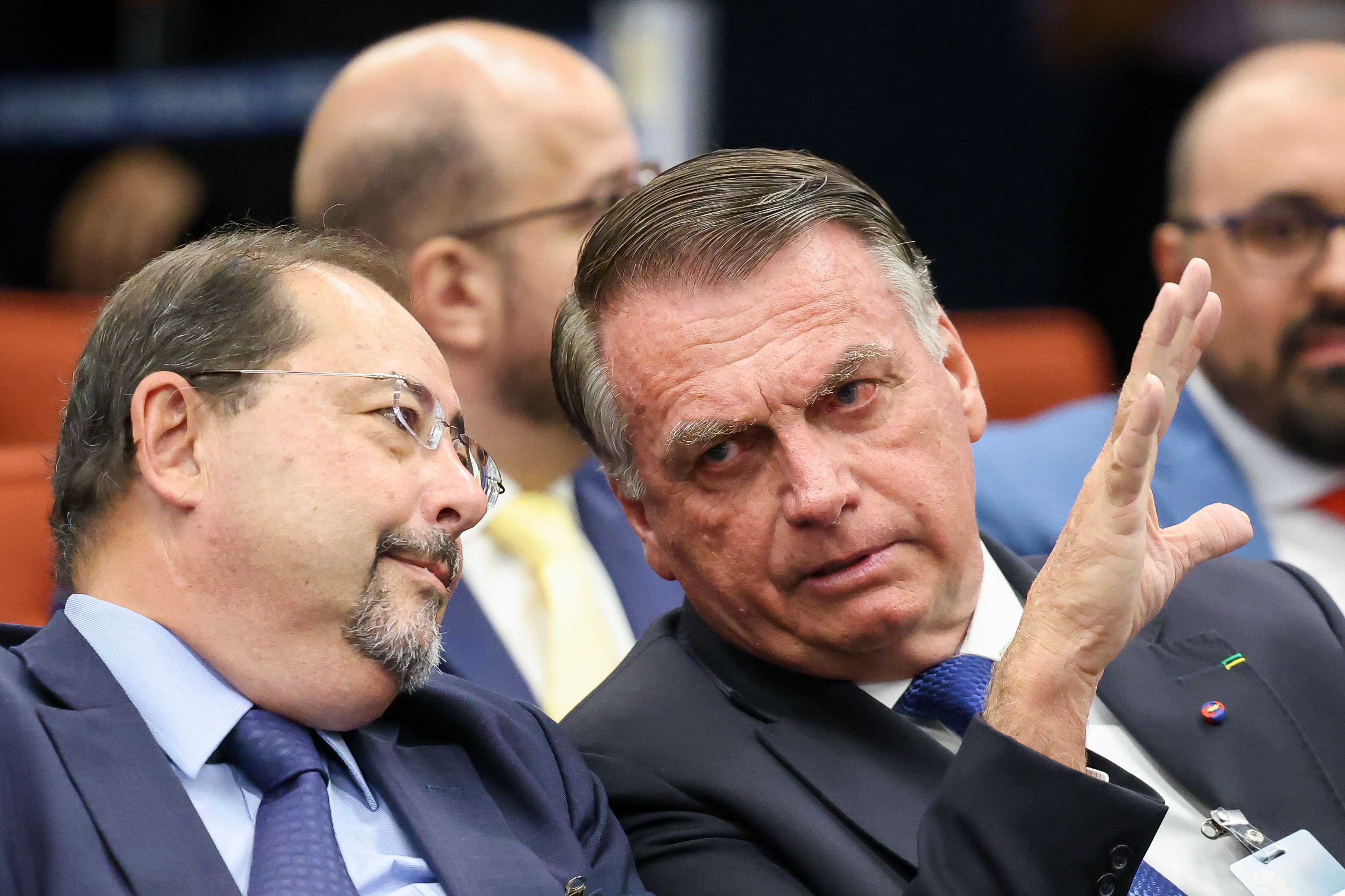 Bolsonaro ataca 