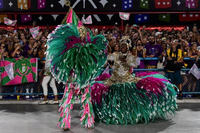 Carnaval no Rio: que horas começa o desfile das escolas de samba nesta domingo, 2? Veja programação