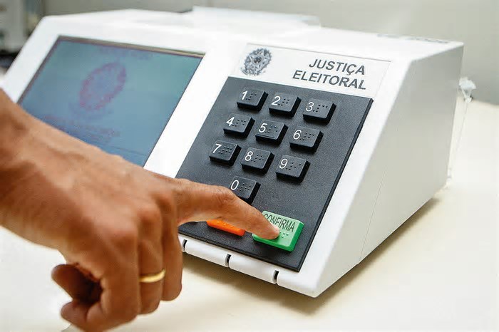 MPE encaminha pedido de cassação de governador e vice do Rio ao TSE