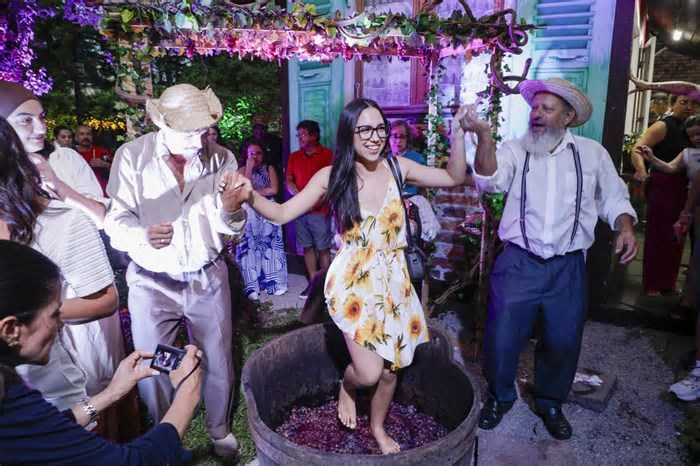 Pisa das uvas, música e muito vinho: Vindima em Gramado entra na reta final da programação