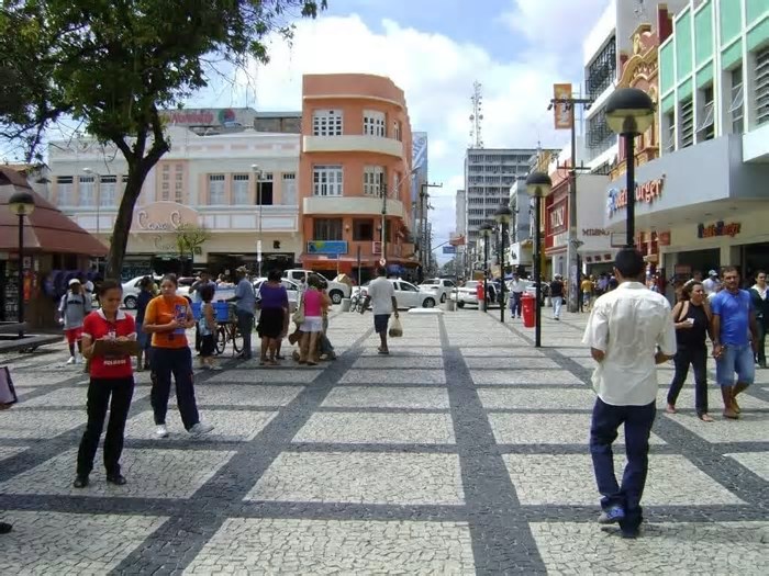 Comércio terá funcionamento diferenciado no feriado de 25 de março