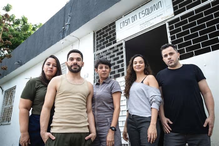 5 anos após início da pandemia, leis emergenciais e rede de apoio entre artistas ainda estruturam cultura no CE