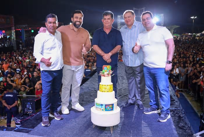 Átila prestigia festa dos 69 anos de Santo Antônio do Içá