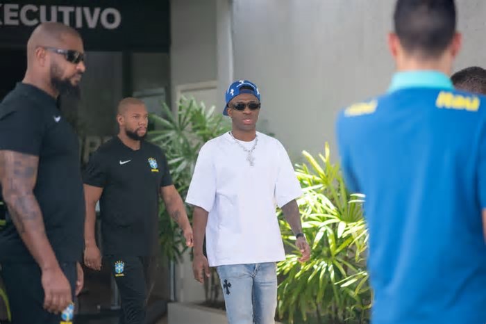 Vini Jr, Estêvão, Gabriel Magalhães: Seleção chega a Brasília