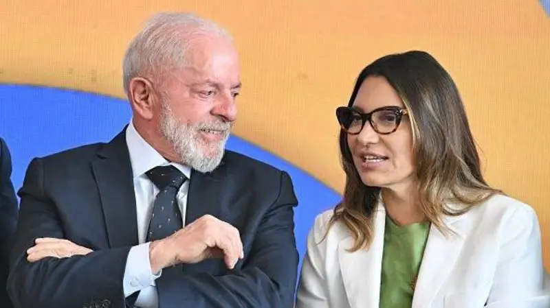 Janja 'vai continuar fazendo o que ela gosta', diz Lula após críticas sobre ida ao Japão