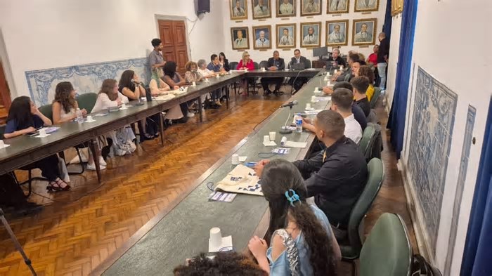 Jovens de diversos países estão na Bahia para curso sobre o Brics+ com experiência turística