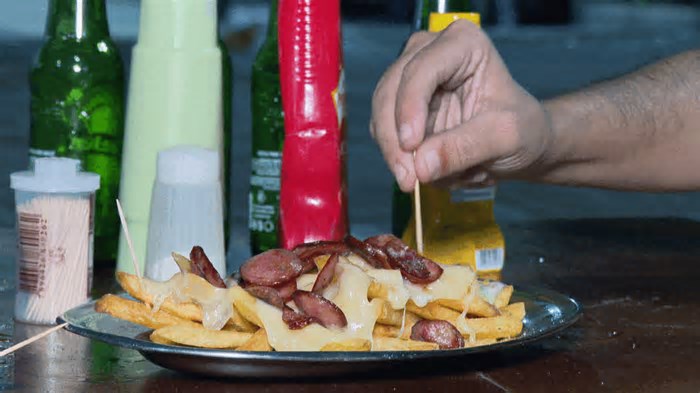 Muito mais que ‘podrão’: lanche da madrugada do carioca tem estrogonofe, churrasco e baião de dois