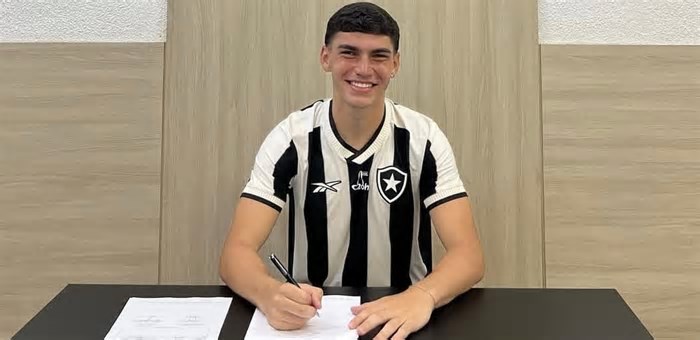 Joia do Botafogo assina primeiro contrato profissional