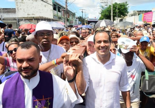 Prefeito participa de caminhada religiosa rumo ao Bonfim: ‘Agradecer e pedir sabedoria’