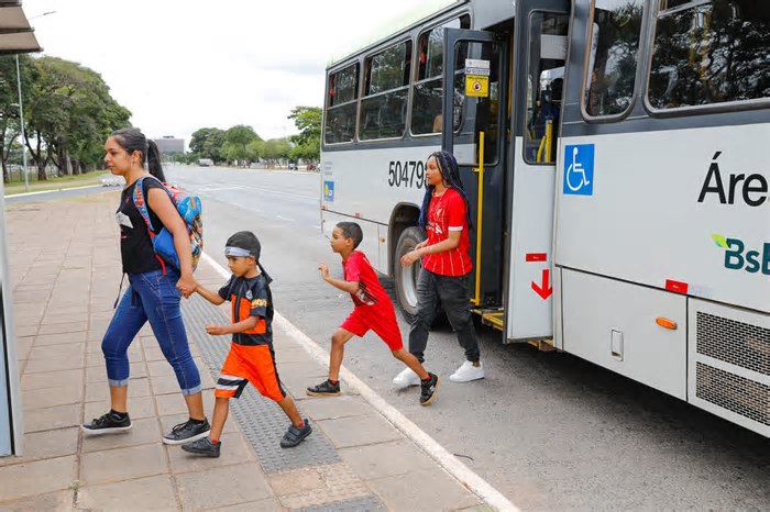 Vai de Graça: Mais de 782 mil viagens gratuitas no primeiro dia de Carnaval no DF