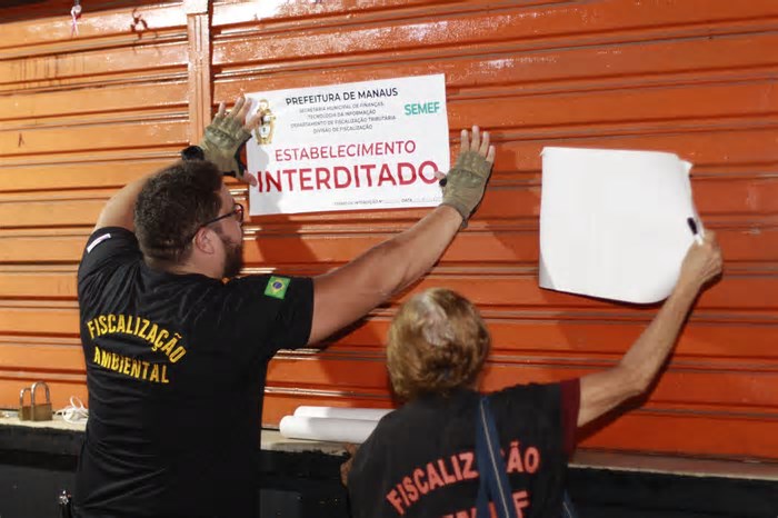 CIF autua bares e adegas durante fiscalização em Manaus