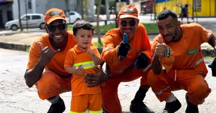 Menino de dois anos faz surpresa para garis na Região Oeste de Belo Horizonte; assista