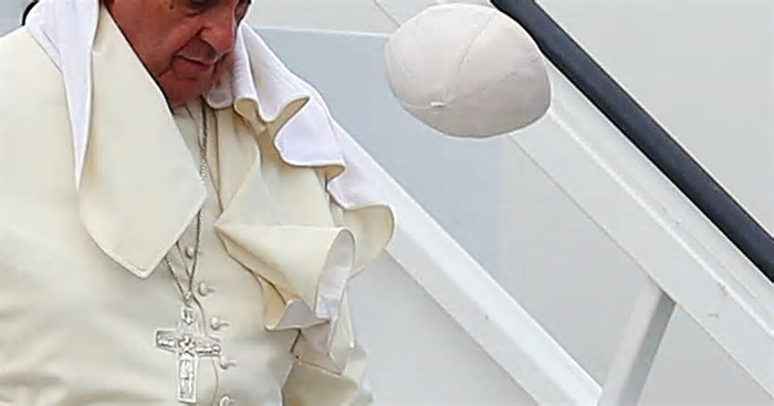 Caixão de madeira e enterro fora do Vaticano: como vai ser o funeral do papa Francisco