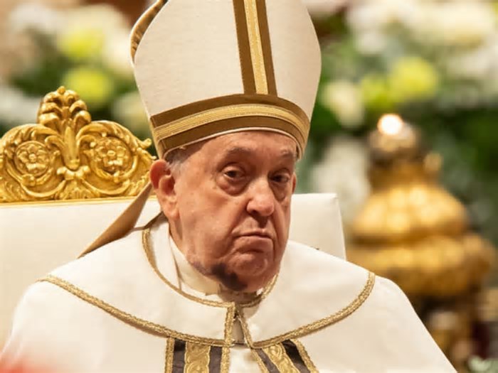 Papa será enterrado em caixão simples de madeira e fora do Vaticano; entenda o motivo