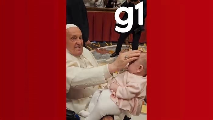Bebê de MT foi abençoada 'de surpresa' por Papa Francisco no Vaticano; vídeo
