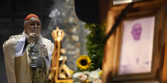 Entenda o conclave, ritual de escolha do novo papa no Vaticano
