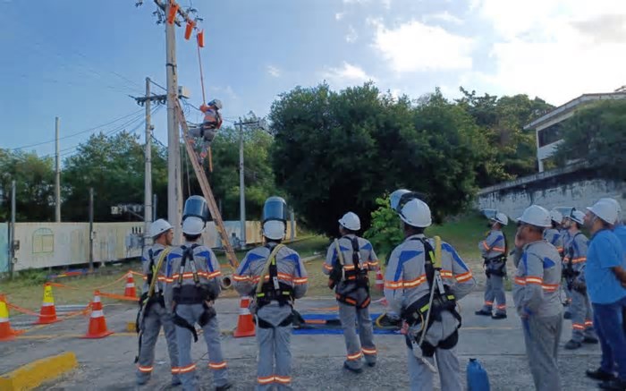 Enel e Defesa assinam acordo para oferecer formação de eletricista a jovens alistados no serviço militar