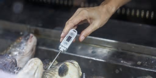 Após apreensões, associação criará plano de boas práticas para venda de produtos frescos no Mercado Público