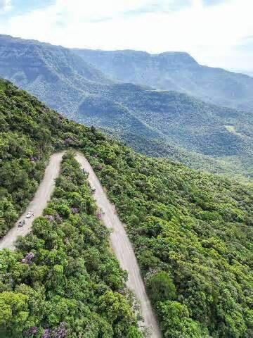Estrada asfaltada em vez de trilha para pontos turísticos