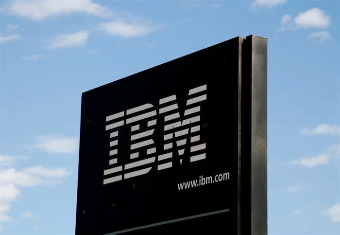 IBM prevê receita do 2º tri acima das estimativas e alivia receios sobre tarifas