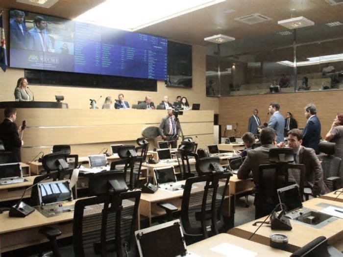 Câmara do Recife aprova auxílio emergencial de R$ 3 mil para comerciantes do Mercado da Madalena