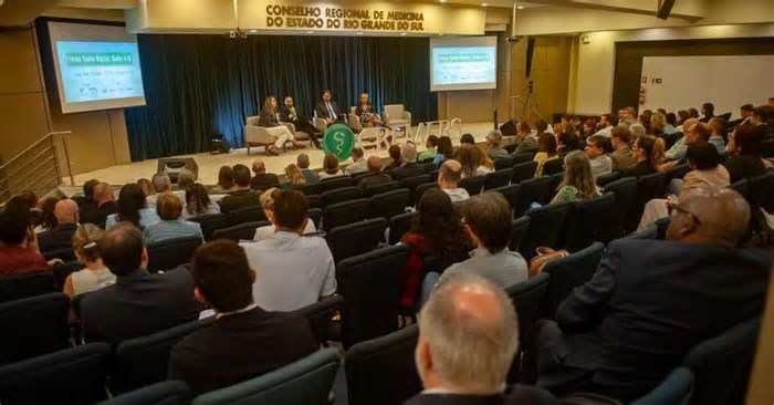 Uso dos dados da inteligência artificial na medicina é debatido em fórum do Cremers e Prefeitura em Porto Alegre