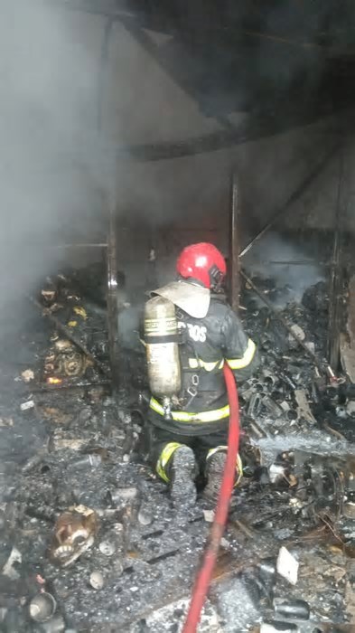Incêndio atinge loja de suplementos alimentares na Zona Oeste de Manaus