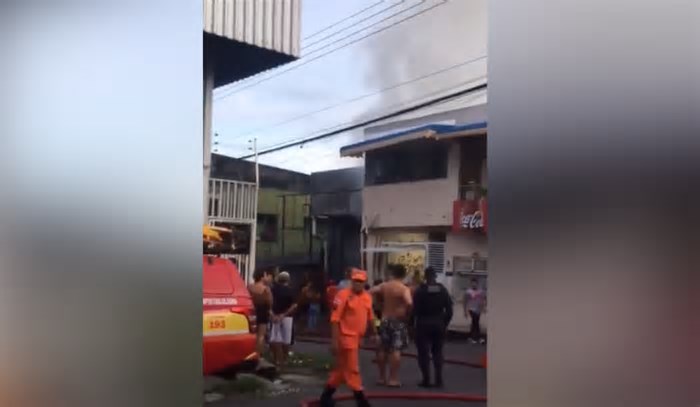 VÍDEO: incêndio atinge loja de suplementos no Alvorada em Manaus