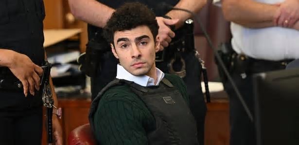 Luigi Mangione é indiciado por homicídio de CEO de plano de saúde
