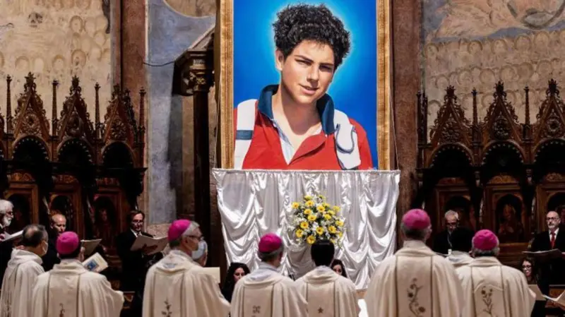 Quem é Carlo Acutis, o 'influenciador de Deus' que teve canonização adiada após morte do papa Francisco