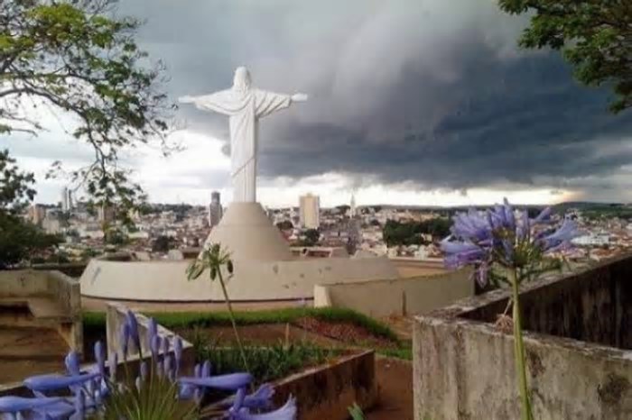Brasil se prepara para nova onda de frio e chuvas intensas no fim de abril. Saiba Mais…