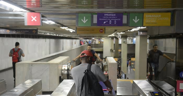 Setor de serviços volta a subir após três meses em queda e avança 0,8% em fevereiro
