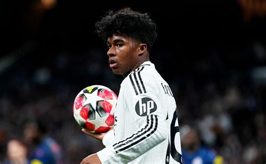 Endrick, ex-Palmeiras, marca golaço em Real Madrid x Real Sociedad e é ovacionado: “muita estrela”