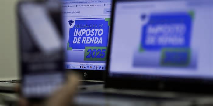Projeto em Brasília ajuda pessoas de baixa renda a preencher IR
