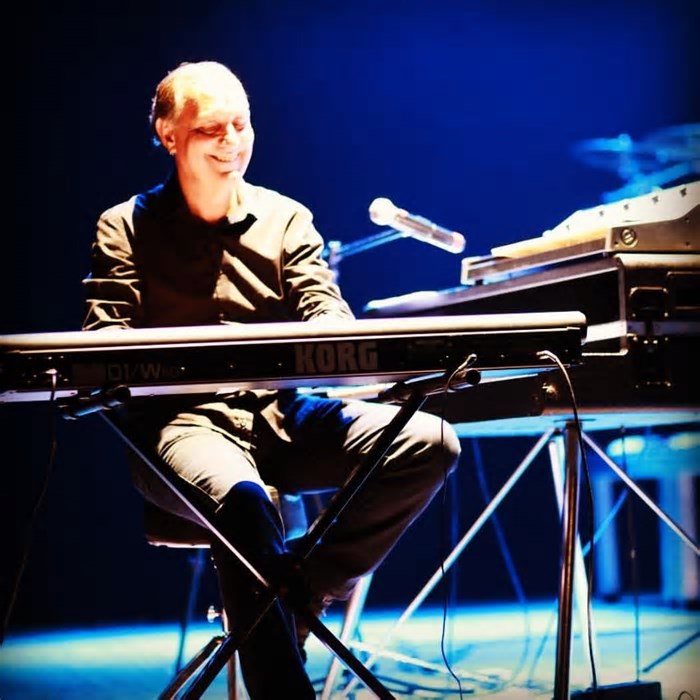 Clube da Esquina e Beatles ao piano: músico Chico Moura faz show de graça em BH
