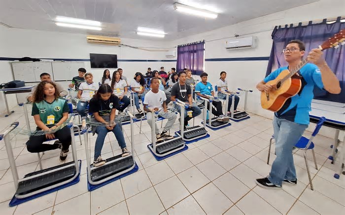 Estudantes de Fernando de Noronha participam de oficinas de arte e cultura