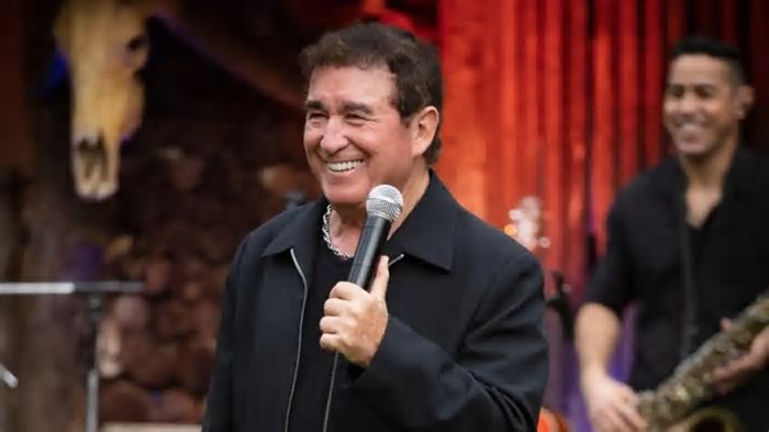 5 Segredos Surpreendentes de Amado Batista Que Você Não Sabia – O Lado Oculto do Rei do Brega!