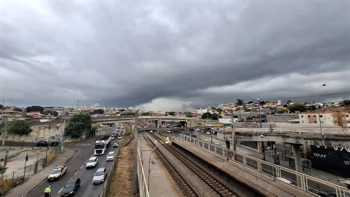 BH fecha a semana com previsão de chuva e feriadão com tempo fechado