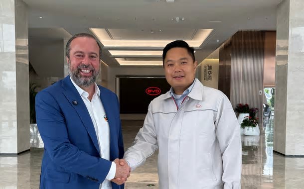 Ministro Alexandre Silveira busca ampliar investimentos em energia limpa durante visita à BYD na China