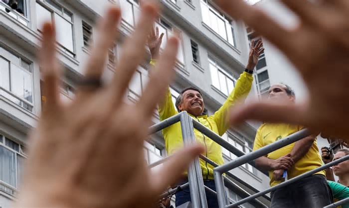 Bolsonaro nega tentativa de golpe e diz esperar por