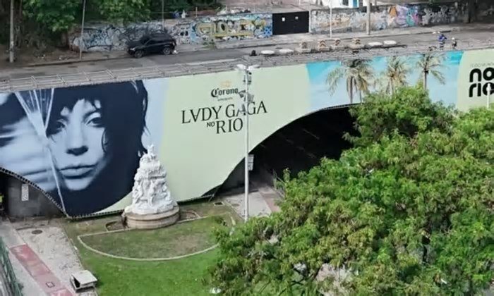Mega painel da Lady Gaga é retirado de túnel no Rio de Janeiro cinco dias após ser instalado; entenda a polêmica