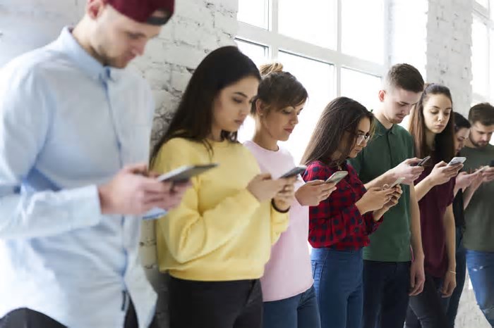 Adolescentes reconhecem efeitos negativos das redes sociais, diz estudo