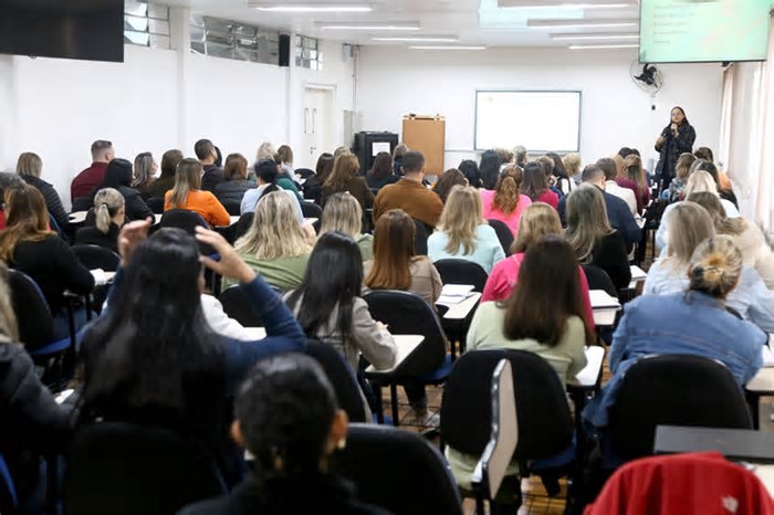 Gestores da Educação participam de capacitação sobre os serviços da Saúde Ocupacional