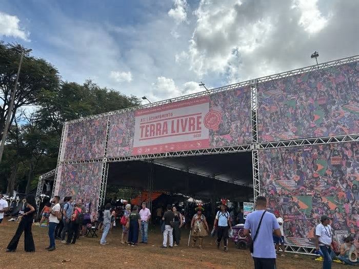 Acampamento Terra Livre ocupa Brasília para debater direitos indígenas