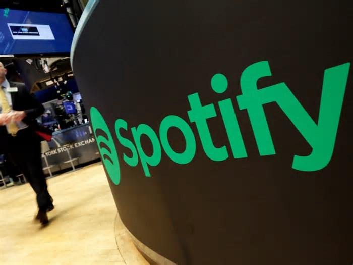 Spotify down, impossibile ascoltare le canzoni o aprire gli album: cosa succede alla piattaforma?