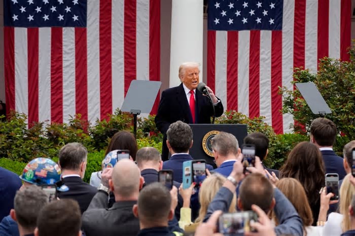 'Hoje é o dia da libertação', diz Trump ao anunciar 'tarifas recíprocas' de 10% a produtos importados do Brasil